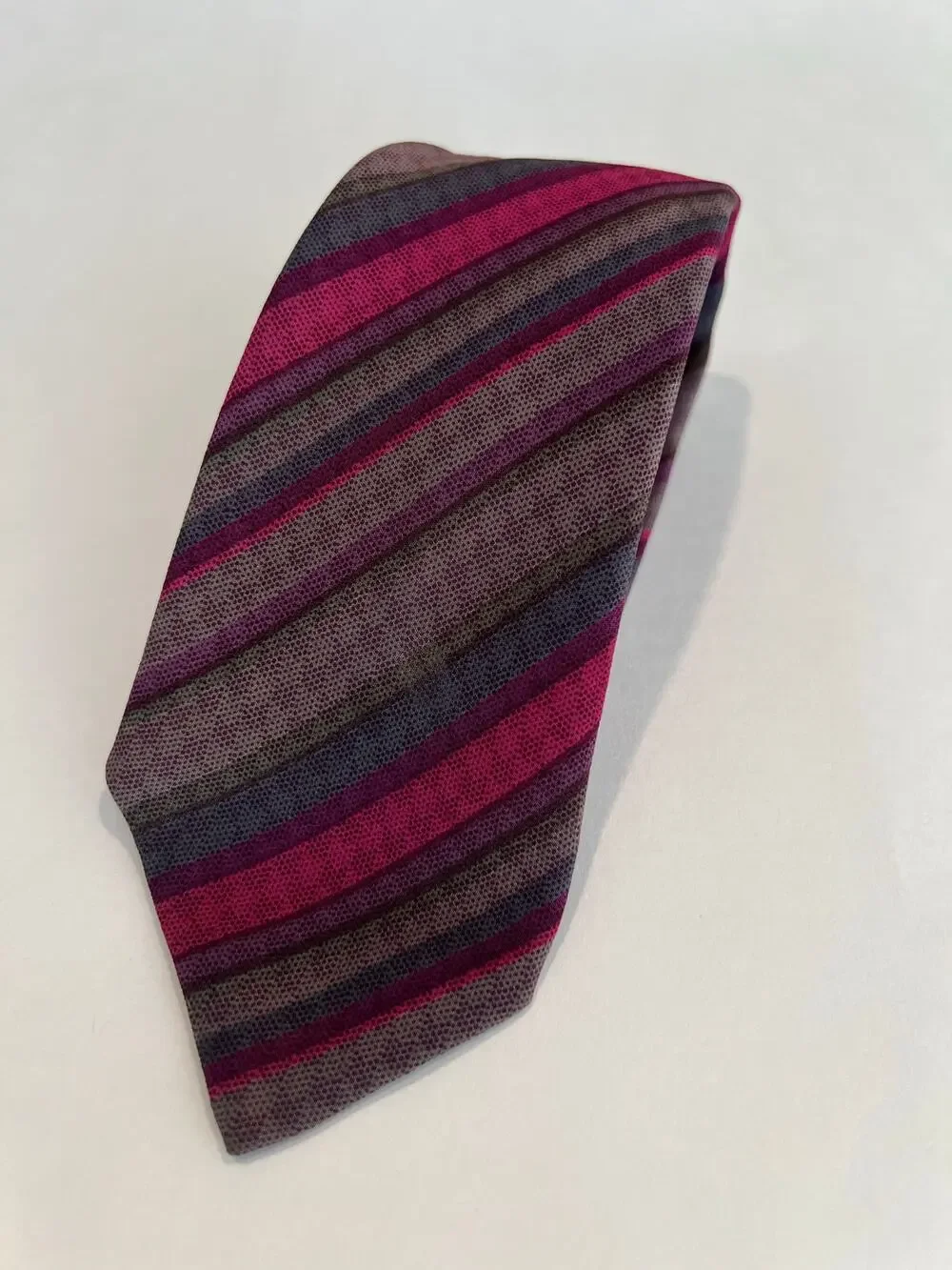 Vintage Enrico Celle Copley Place Boston Men’s Silk Neck Tie Pink Rainbow SG